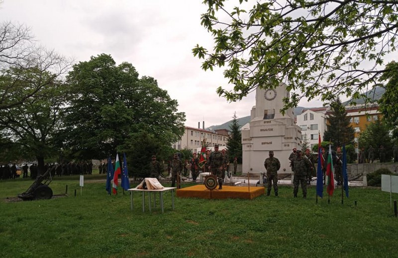 Военните от Карловската бригада почетоха Деня на храбростта