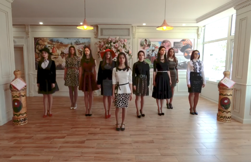 Ново видео представя момичетата в конкурса „Царица на розата“ в Карлово