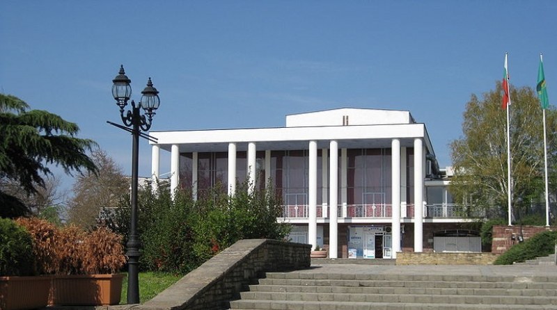 Честита годишнина! Читалището в Карлово празнува 160 лета