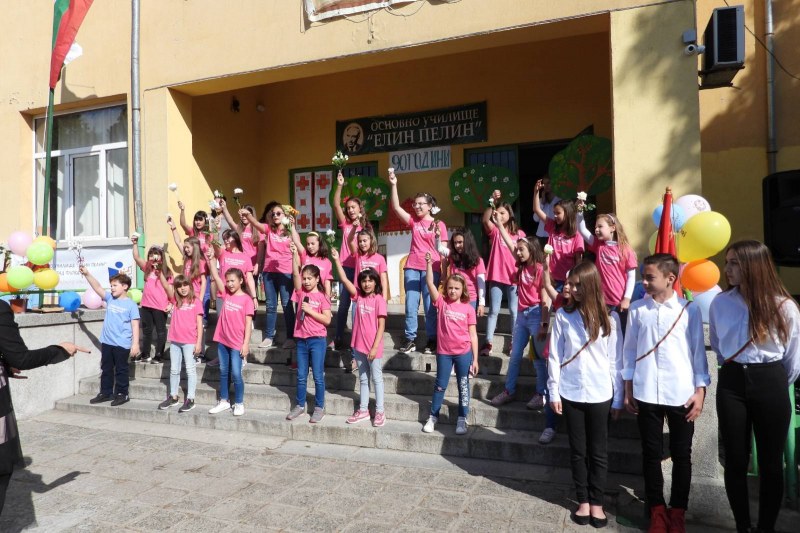 Пловдивско училище чества 90 години от създаването си