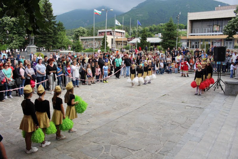 24 май в Сопот - концерт и награди за учители и ученици