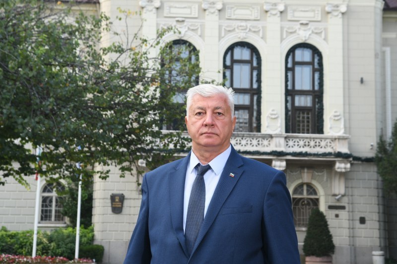 Здравко Димитров в болнични за операция, ето кой ще го замества