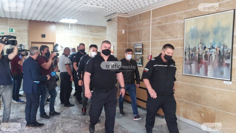 Докараха задържаните от Трето РУ в съда, Хаджиев бил с тежка бъбречна криза