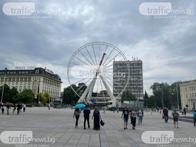 Така ще изглежда площад „Централен” в следващите месеци, монтираха виенското колело