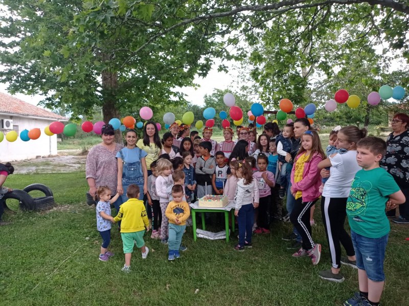 100 деца и родители се забавляваха на весел празник в карловското Горни Домлян