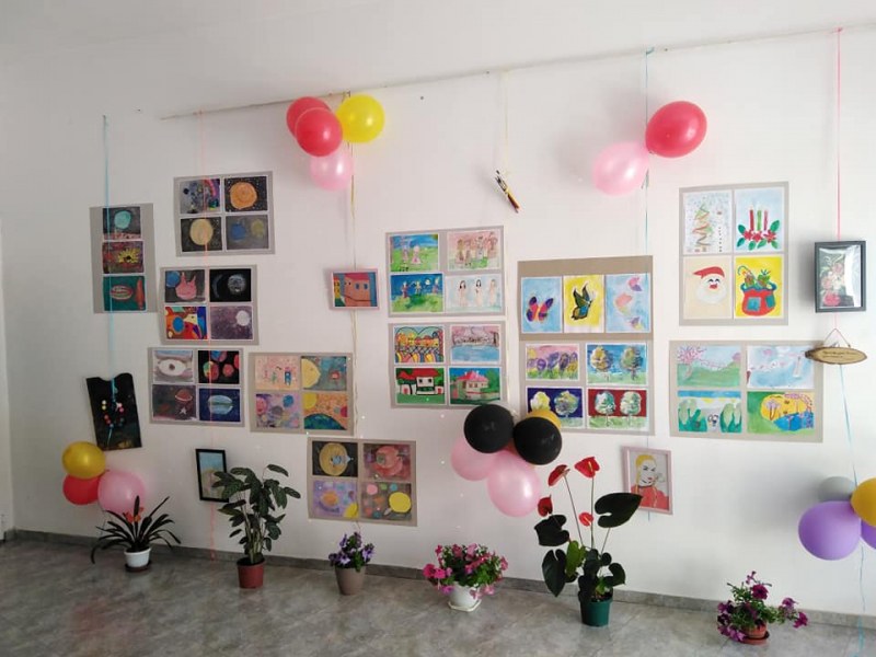 Навръх 1 юни: Красиви и пъстри рисунки показаха в изложба деца в Карлово
