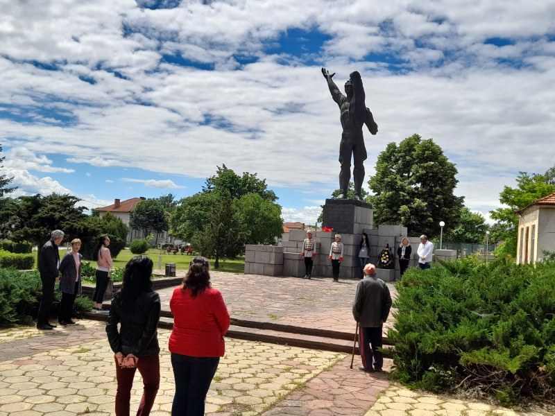 Брезово се преклони пред подвига на Ботев и загиналите за Отечеството