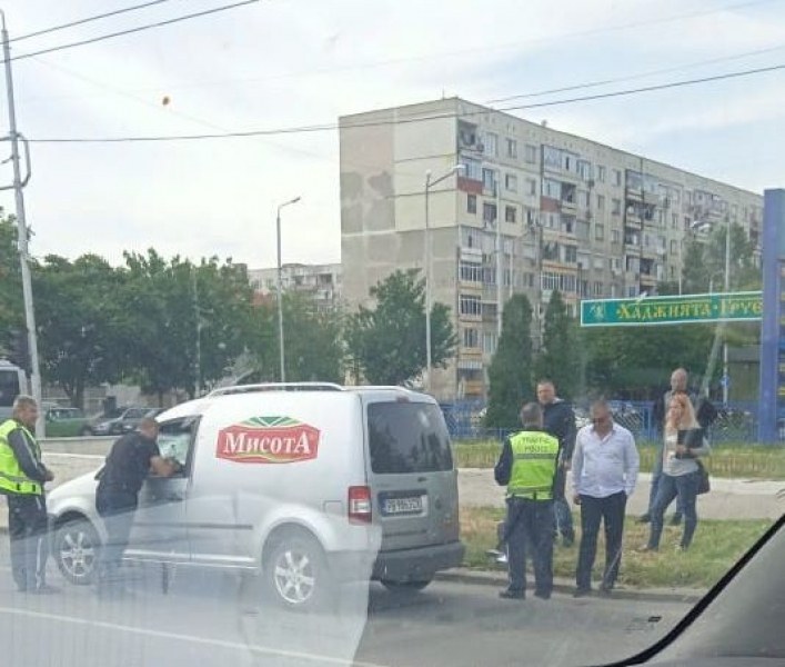 Акция на криминална полиция в Пловдив, претърсваха кола