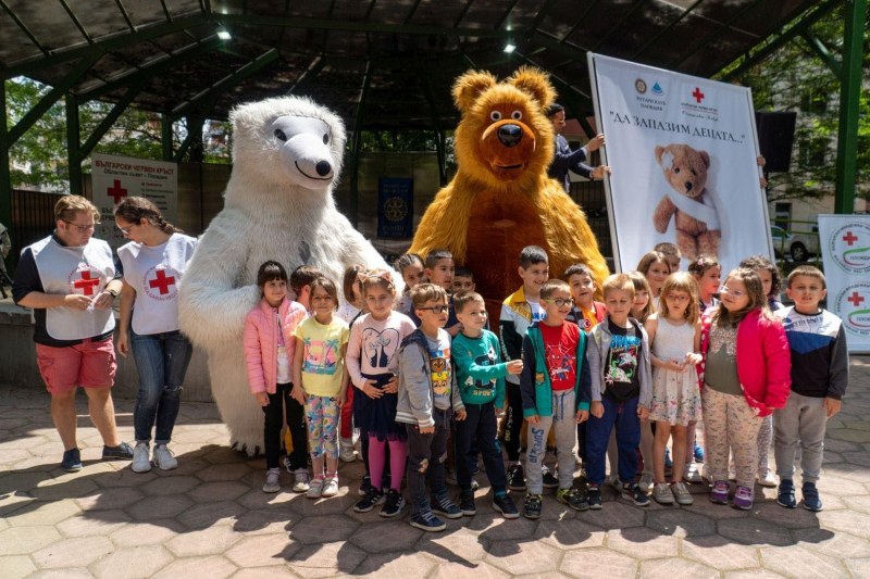Образователен концерт донесе радост на 120 деца в Пловдив