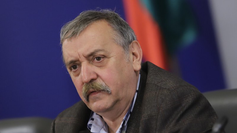 Служебният министър благодари на проф. Кантарджиев, но не отмени пенсионирането