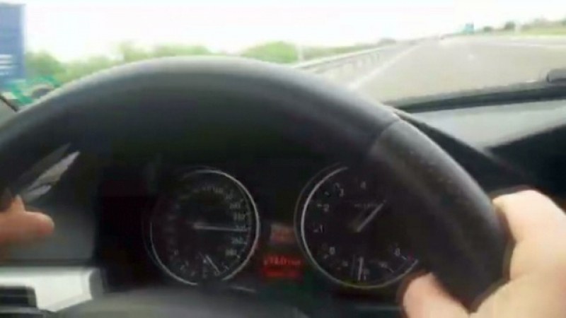 Безразсъден шофьор летя със 150 км/час край Стамболийски, похвали се с клип