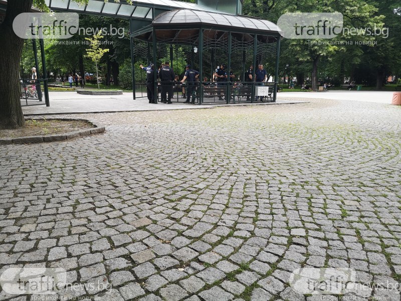 Полиция окупира Виенския павилион в Цар-Симеоновата градина