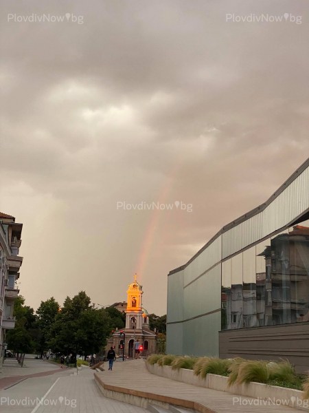 Красива дъга се изви над Пловдив, точно над храм