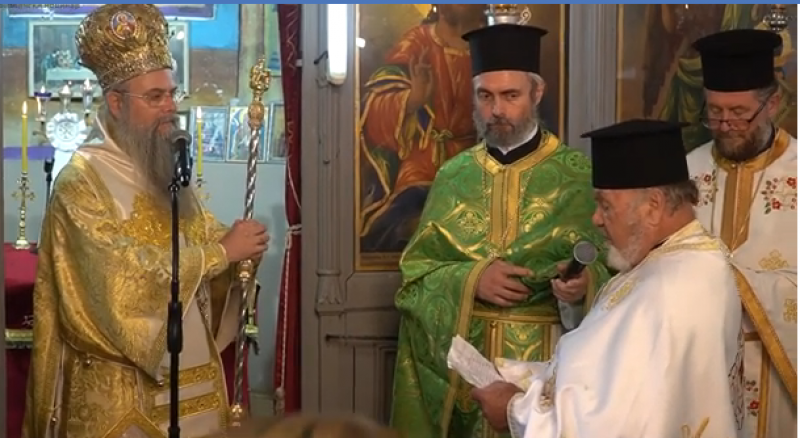 Свещеник в Карловско служи вече 50 години, дядо Николай го уважи