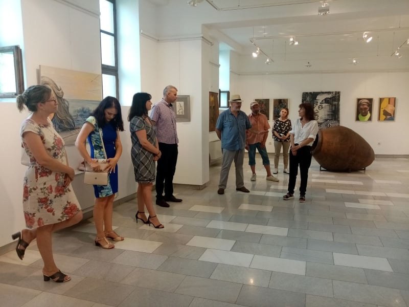 Открита е изложбата в Перущица на преподаватели от Художествената гимназия