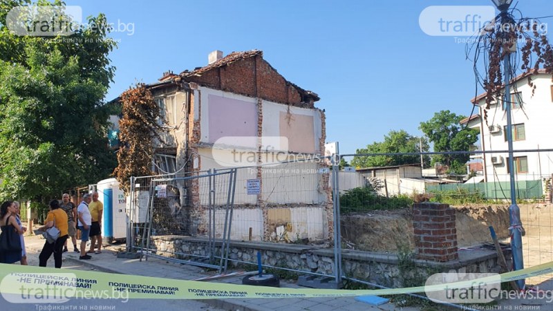 Пропуканата къща в Пловдив рухва, може да повлече и съседните