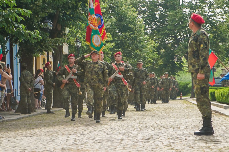 Карлово посрещна живи и здрави военните от 42-рия контингент в Афганистан