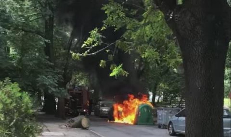 Контейнер се запали в Пловдив, огънят засегна и БМВ