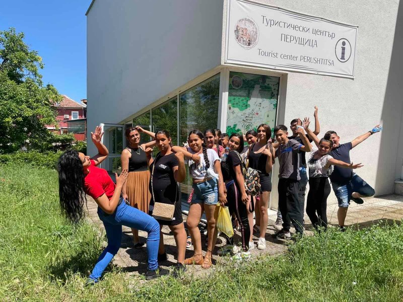 Младежки медиатори гостуваха на деца в Перущица