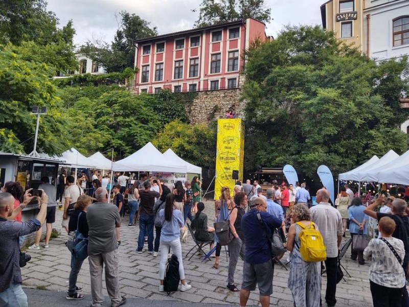 Street GIN Fest Kapana продължава и през уикенда със свежи напитки и музика за душата