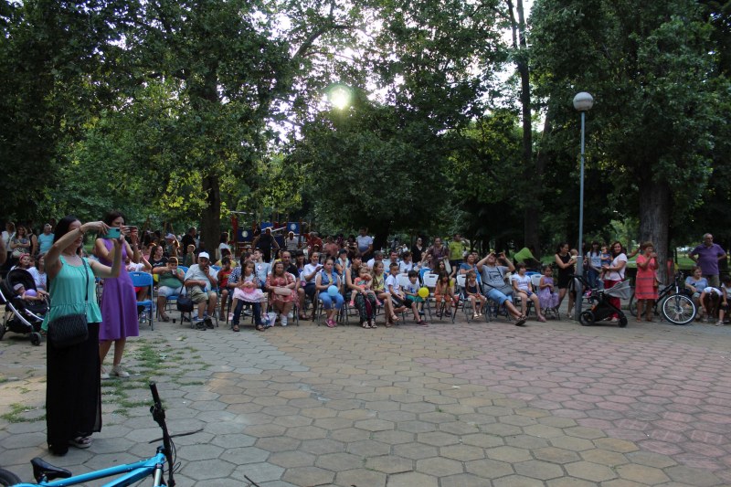 „Лято, здравей!“ - страхотен концерт събра малки и големи в парк “Рибница“