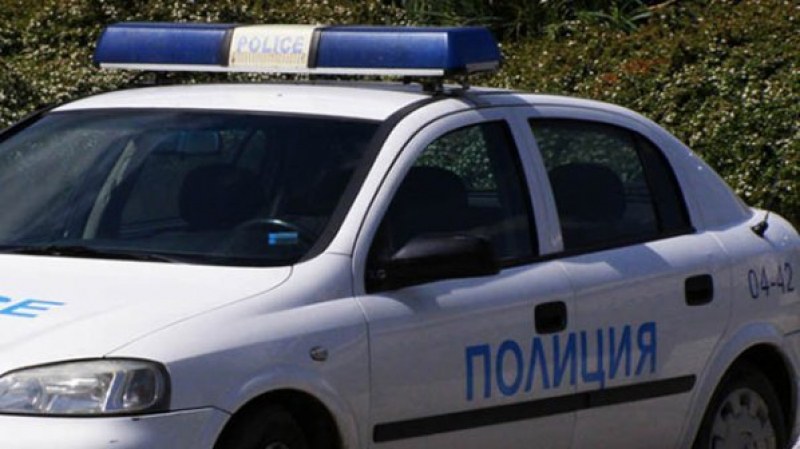Крадец издирват в Карловско, задигнал документи и пари