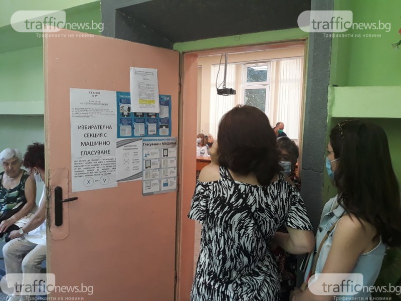 Гласуването временно е спряло в още една секция на пловдивското училище „Св. Патриарх Евтимий“