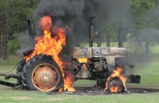 traktor-se-zapali-krai-sadovo-574.jpeg