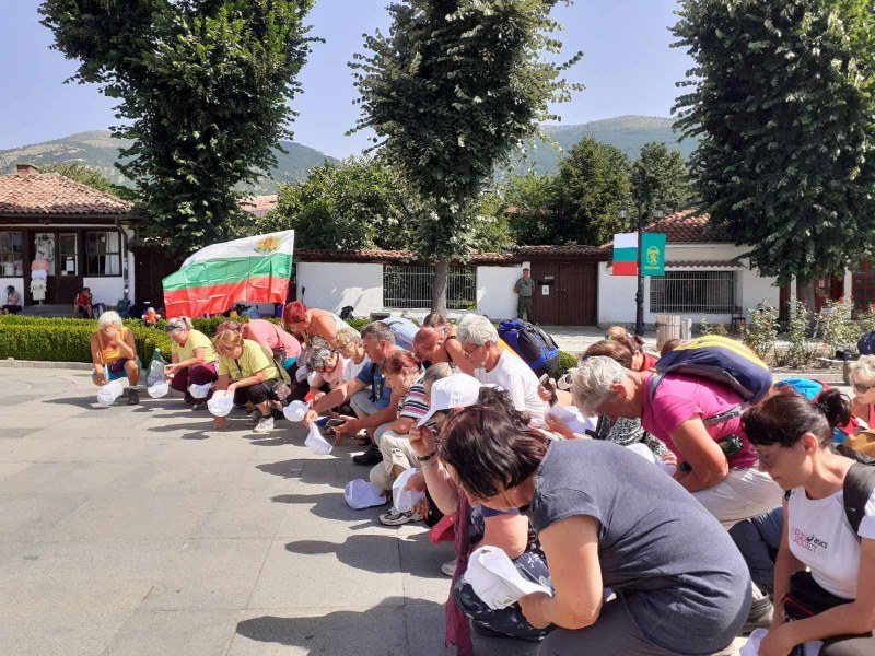 Карлово посреща участниците в похода по стъпките на Левски