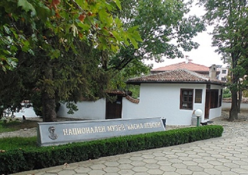 Студенти от Пловдив подреждат изложба в Музея на Левски