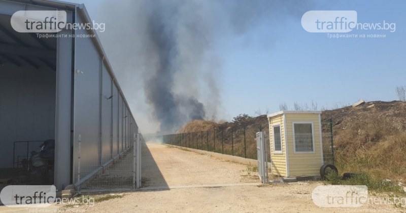 Пожар пламна край фабрика в Пловдив