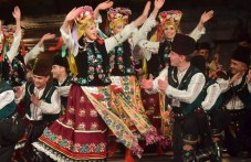 kino-nosht-zvezdite-i-goliam-folkloren-634.jpg