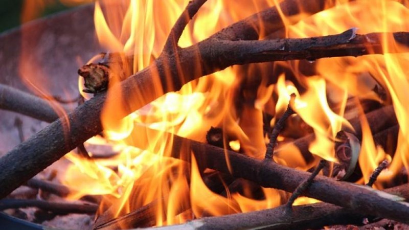 Община Съединение апелира да се спазват забраните за паленето на огън, дори и на двора