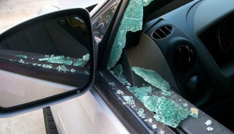 Кола осъмна със счупено стъкло в Тракия, хванаха виновника