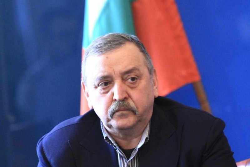 Проф. Тодор Кантарджиев: Ако съдим по спазването на мерките и реакцията на МЗ, то нещата не вървят добре