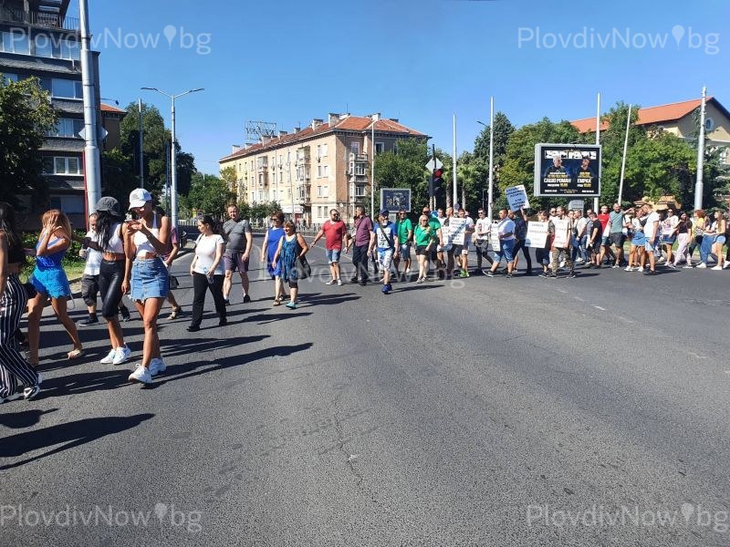 Протестът на ресторантьорите в Пловдив се разраства: Оставете бизнеса на мира!