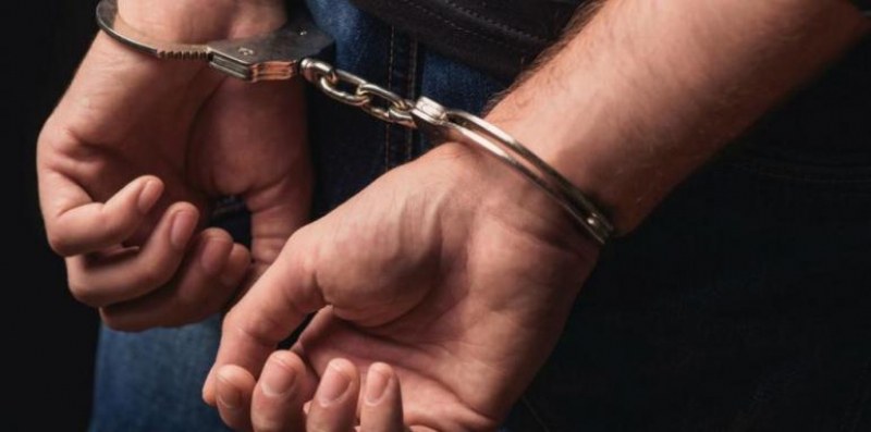 Друсан шофьор спипаха в Сопот, крадец задигна пари в Пловдив