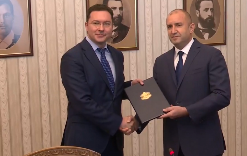Президентът връчи мандата на ГЕРБ-СДС, те го върнаха веднага
