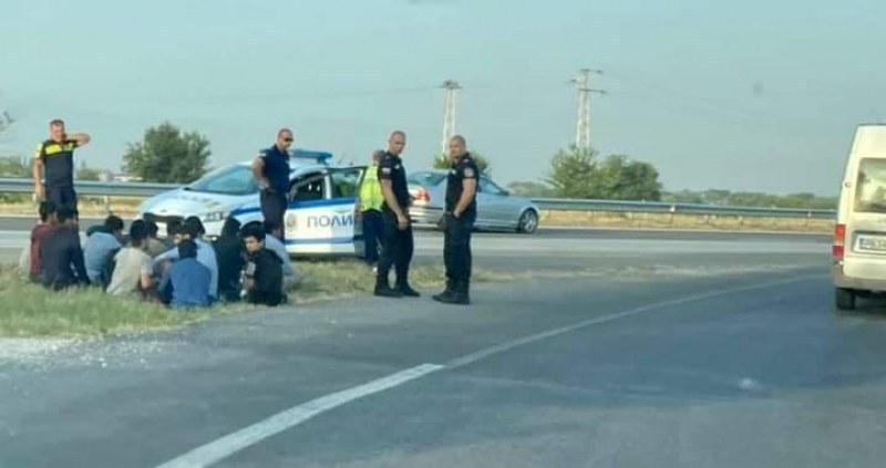 Съдът остави в ареста трафикантите на бежанци край Пловдив