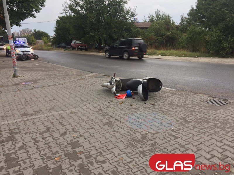 Мотор и скутер се удариха в Пловдив СНИМКИ