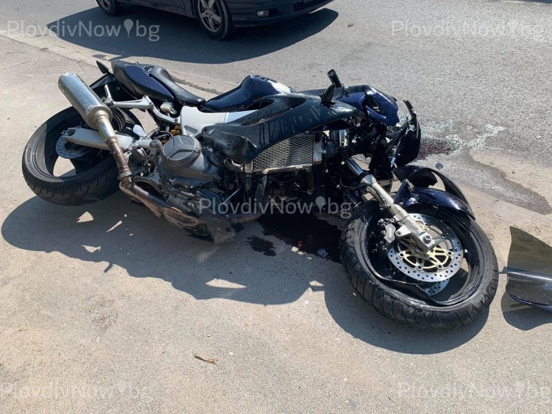 Тежка катастрофа с млад моторист край Садово, в болница е