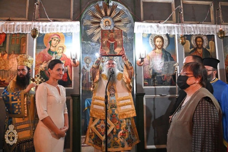 Митрополит Николай води службата за празника на кукленското село Яврово
