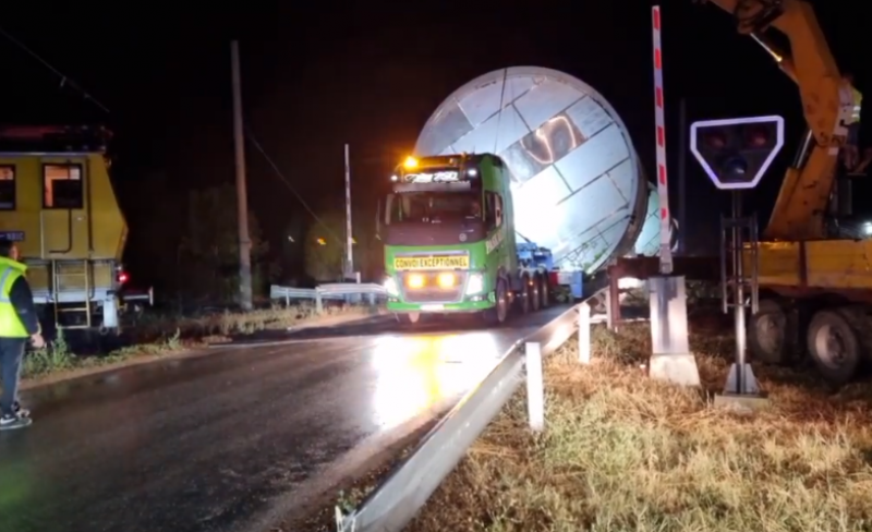 Огромни камиони оставиха жена без колата й край Калояново