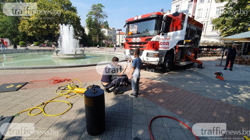 Парад на пожарникарите! Тежка техника превзе центъра на Пловдив