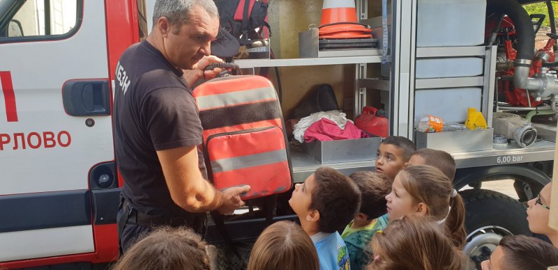 Деца в Карлово научиха как работят пожарникарите