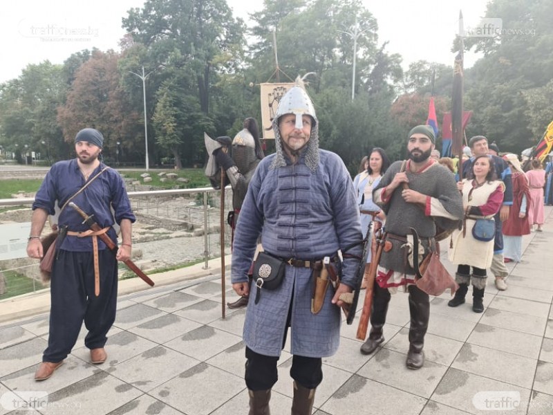 Рицари, гладиатори и средновековни люде превзеха Пловдив