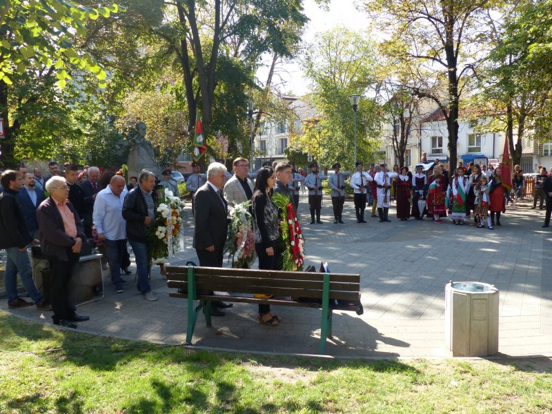 С молебен, венци и концерт Пловдив празнува Независимостта днес