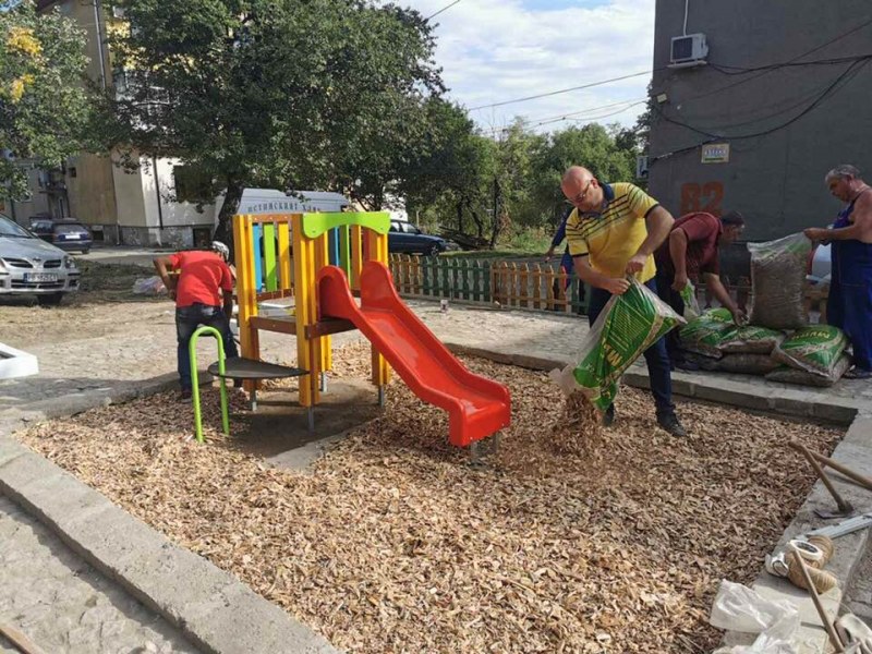 Нова детска площадка и пространство за отдих се правят в Сопот