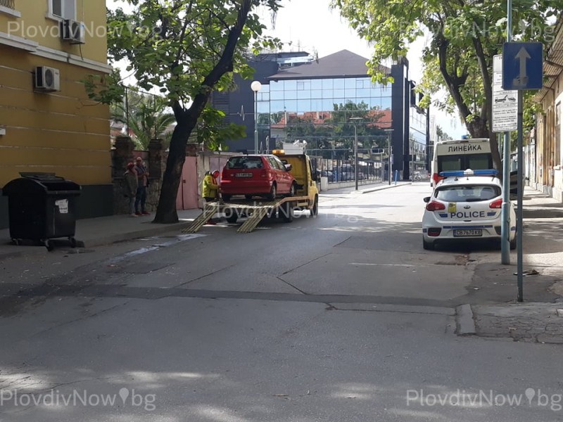 Катастрофа и в Пловдив, шофьорка не спря на Стоп, има пострадал