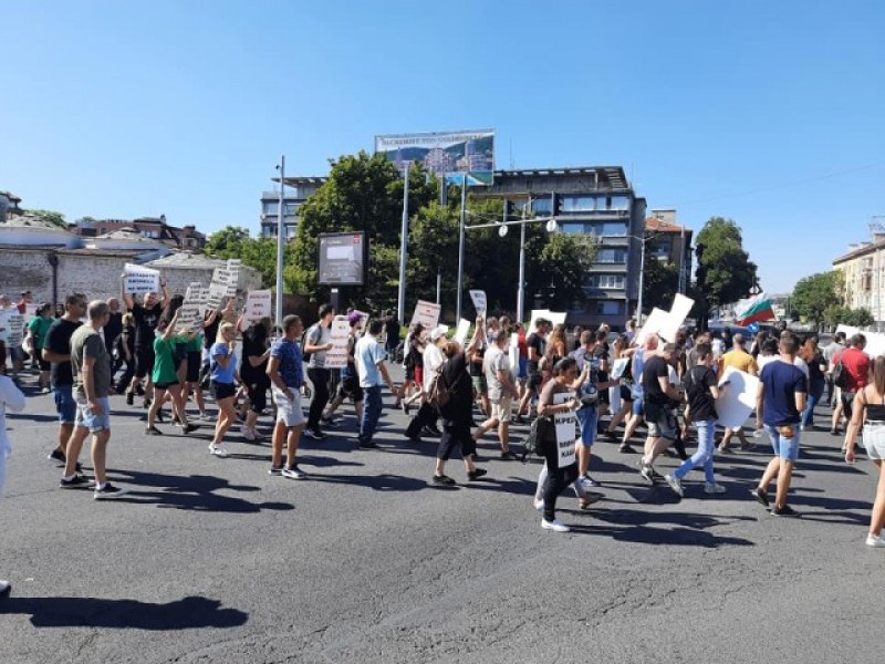 БАЗ и СЗБ с гневно изявление: Безумие! С мярката 60/40 държавата подпомага основно… държавата